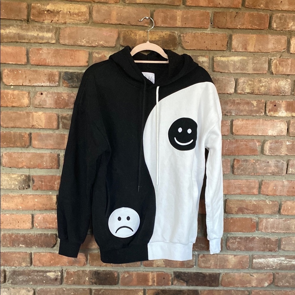 Roz Ave Black and White Yin Yang Hoodie